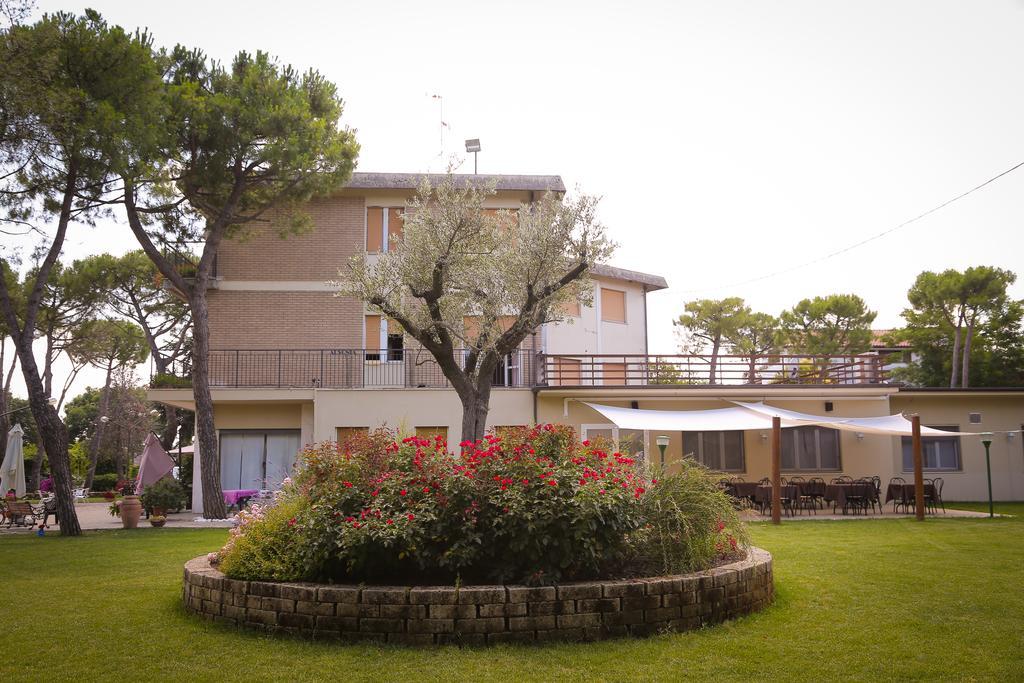 Hotel Ausonia Monte Porzio Bagian luar foto