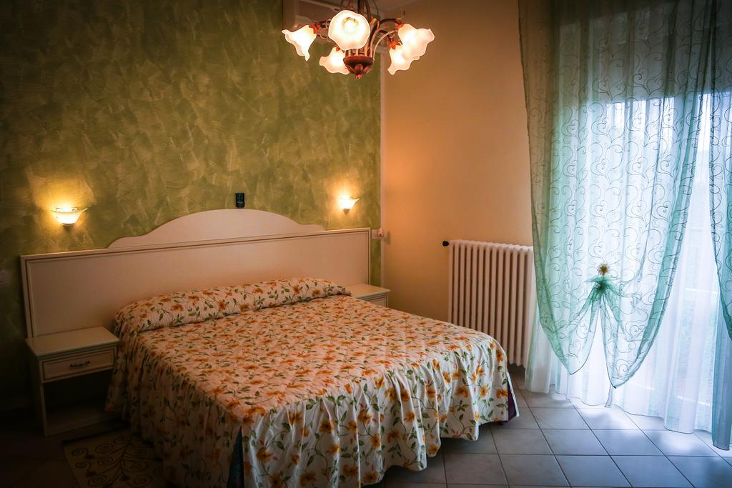 Hotel Ausonia Monte Porzio Bagian luar foto