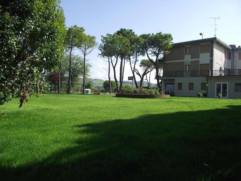 Hotel Ausonia Monte Porzio Bagian luar foto