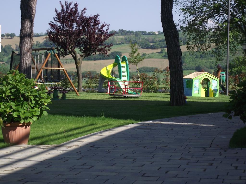 Hotel Ausonia Monte Porzio Bagian luar foto